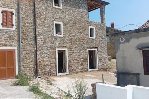 Istra,Momjan,okolica-Renovirana kuća s pogledom na more