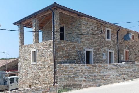 Istra,Momjan,okolica-Renovirana kuća s pogledom na more