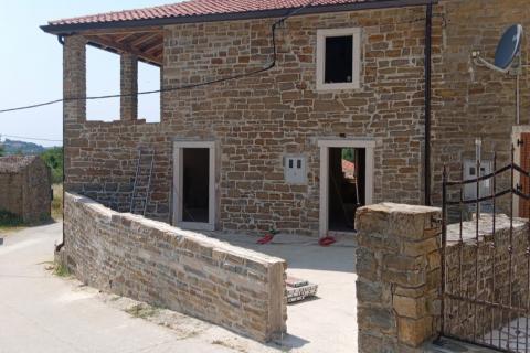 Istra,Momjan,okolica-Renovirana kuća s pogledom na more