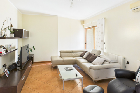 ISTRIA, ŽMINJ – Appartamento con giardino, cucina estiva e cantina