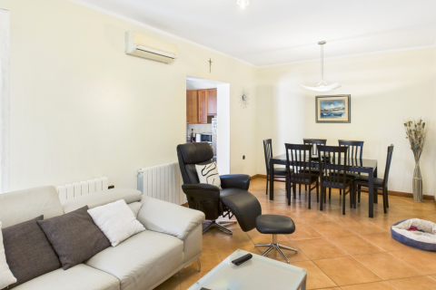 ISTRIA, ŽMINJ – Appartamento con giardino, cucina estiva e cantina