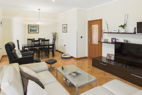 ISTRIA, ŽMINJ – Appartamento con giardino, cucina estiva e cantina