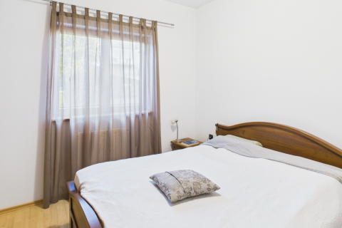 ISTRIA, ŽMINJ – Appartamento con giardino, cucina estiva e cantina