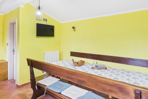 ISTRIA, ŽMINJ – Appartamento con giardino, cucina estiva e cantina