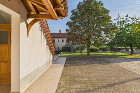 ISTRIA, ŽMINJ – Appartamento con giardino, cucina estiva e cantina