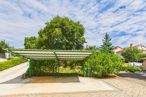 ISTRIA, ŽMINJ – Appartamento con giardino, cucina estiva e cantina