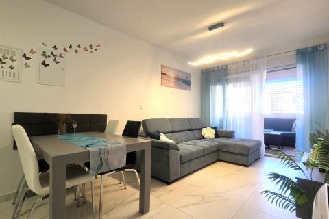 Istra,Umag-Luksuzni stan u prizemlju novogradnje