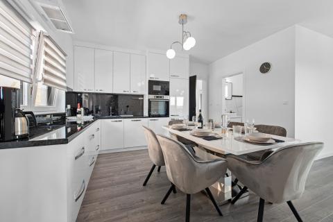 Istrien, Medulin – Luxusvilla mit drei Apartments, 200 m vom Strand – Meerblick