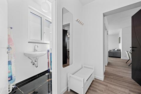 Istrien, Medulin – Luxusvilla mit drei Apartments, 200 m vom Strand – Meerblick