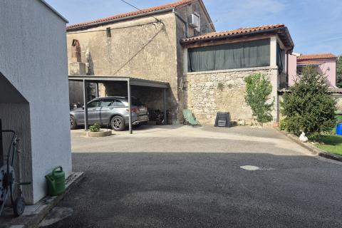 Istra, Poreč okolica - kamena kuća sa okućnicom 2 km od grada