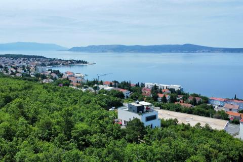 Crikvenica- građevinsko zemljište sa idejnim projektom za obiteljsku kuću ( P+1 ) sa bazenom