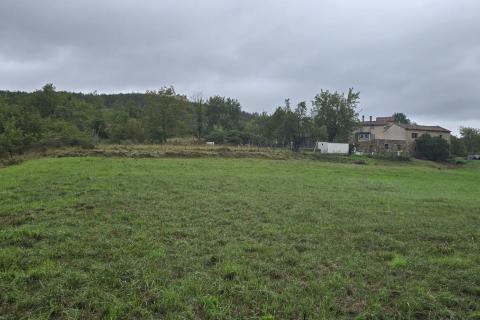 Istra, Cunjci - građeinski teren i ruševna kuća u nizu sa imanjem 