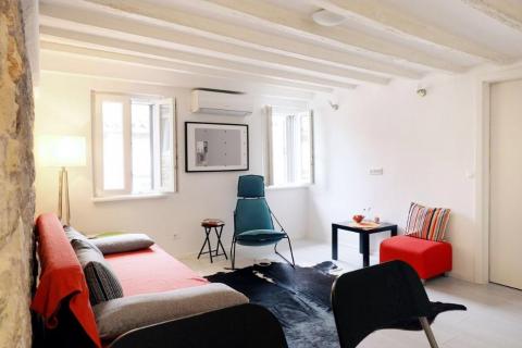 Istra, Rovinj, center, mirna ulica, popolnoma prenovljeno in opremljeno stanovanje 42 m²