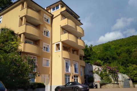 Opatija, blizina centra, kuća s 15 apartmana, uhodan posao