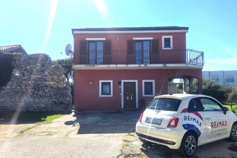 Istra,Umag-Dvije kuće s dozvolom za gradnju 6 stanova