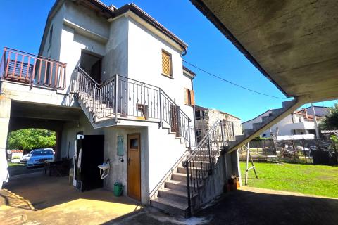 Istra,Umag-Dvije kuće s dozvolom za gradnju 6 stanova