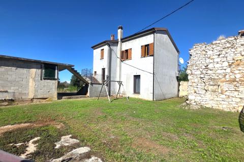 Istra,Umag-Dvije kuće s dozvolom za gradnju 6 stanova