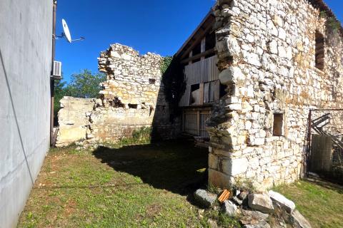 Istra,Umag-Dvije kuće s dozvolom za gradnju 6 stanova