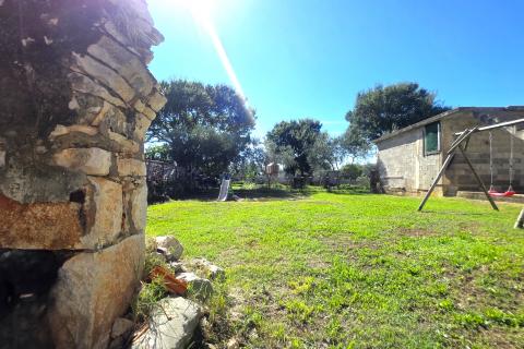 Istra,Umag-Dvije kuće s dozvolom za gradnju 6 stanova