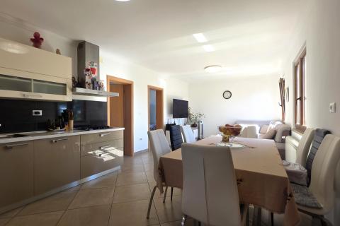 Istra,Umag-Dvije kuće s dozvolom za gradnju 6 stanova