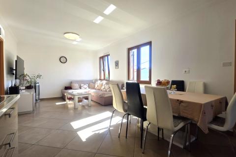 Istra,Umag-Dvije kuće s dozvolom za gradnju 6 stanova