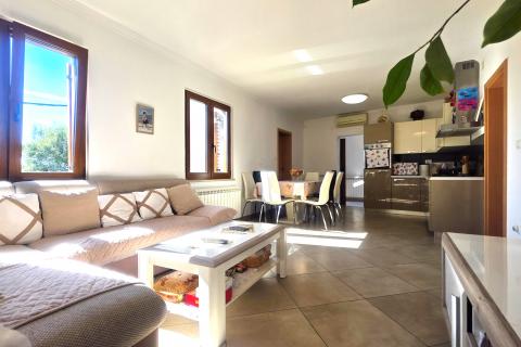 Istra,Umag-Dvije kuće s dozvolom za gradnju 6 stanova