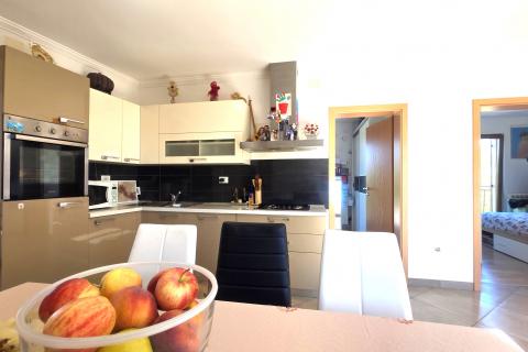 Istra,Umag-Dvije kuće s dozvolom za gradnju 6 stanova