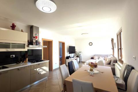 Istra,Umag-Dvije kuće s dozvolom za gradnju 6 stanova