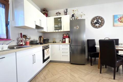 Istra,Umag-Dvije kuće s dozvolom za gradnju 6 stanova