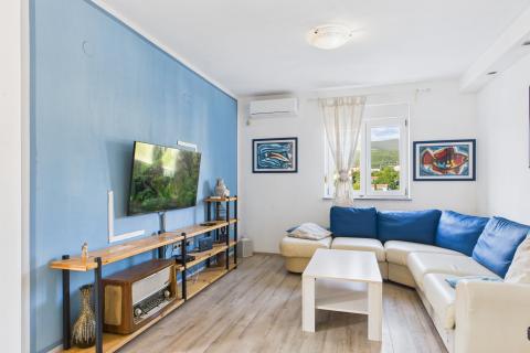 Novi Vinodolski - dvoetažni stan idealan za obitelj