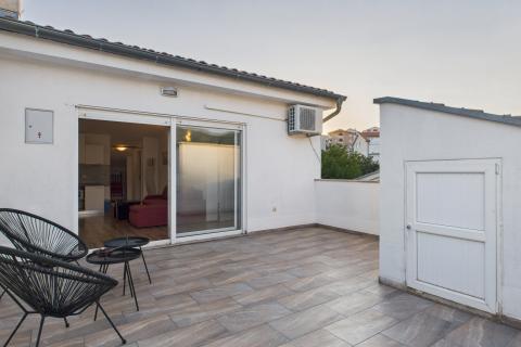 Novi Vinodolski - dvoetažni stan idealan za obitelj