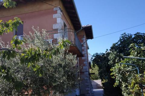 Rijeka, Kozala, stan 55 m2 - useljiv, ali za adaptaciju