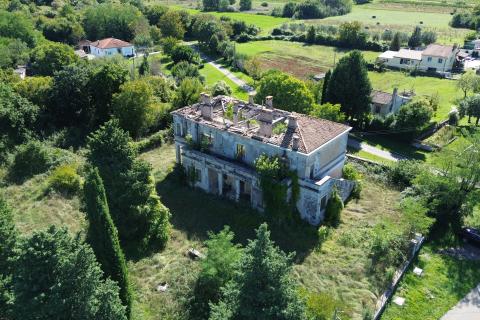 Istra, Kujići – Povijesna zgrada s velikim investicijskim potencijalom