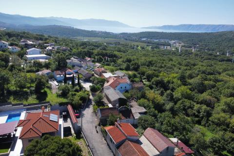Novi Vinodolski, Bribir &ndash; house with 2 apartments and land