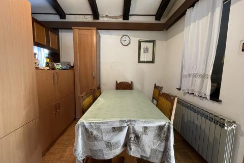 Novi Vinodolski, Bribir &ndash; house with 2 apartments and land