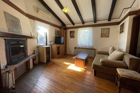 Novi Vinodolski, Bribir &ndash; house with 2 apartments and land