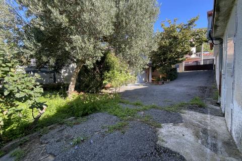 Novi Vinodolski, Bribir &ndash; house with 2 apartments and land