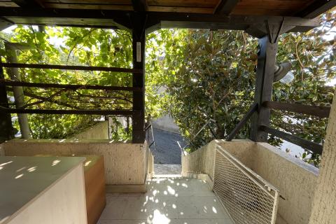 Novi Vinodolski, Bribir &ndash; house with 2 apartments and land