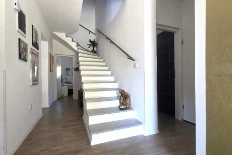 Istra,Lovrečica okolica-Samostojeća kuća s bazenom