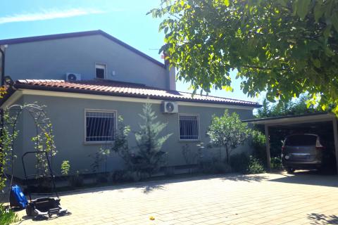 Istra,Lovrečica okolica-Samostojeća kuća s bazenom