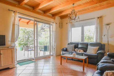 Poreč, okolica, samostojeća kuća sa bazenom i studio apartmanom