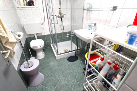 Istra, Rovinj, centar, mirna ulica, dva stana+vlastito dvorište