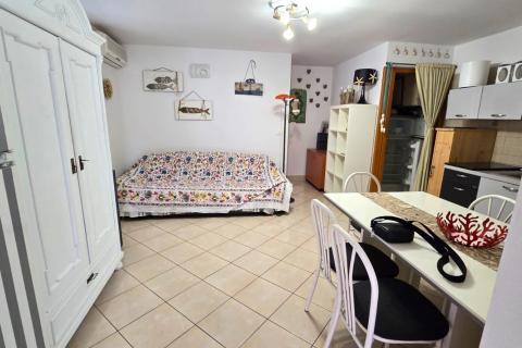 Istra, Rovinj, centar, mirna ulica, dva stana+vlastito dvorište