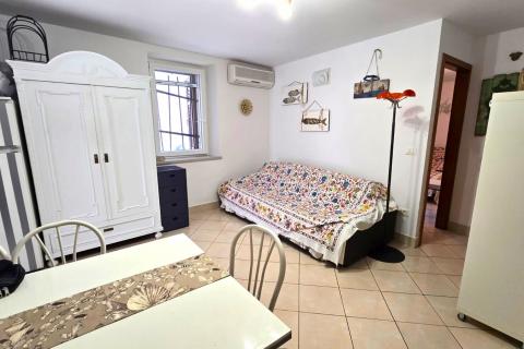 Istra, Rovinj, centar, mirna ulica, dva stana+vlastito dvorište