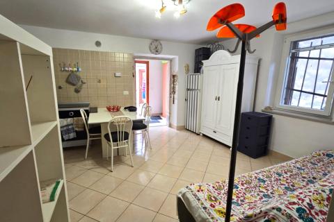 Istra, Rovinj, centar, mirna ulica, dva stana+vlastito dvorište