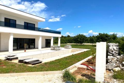 Istra, Rakalj- moderna vila s bazenom i pogledom na more