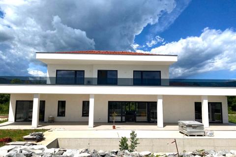 Istra, Rakalj- moderna vila s bazenom i pogledom na more