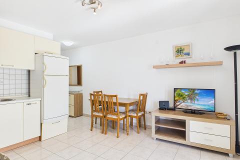 Krk, Njivice – Haus mit Aussicht und 2 Apartments