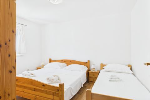 Krk, Njivice – Haus mit Aussicht und 2 Apartments