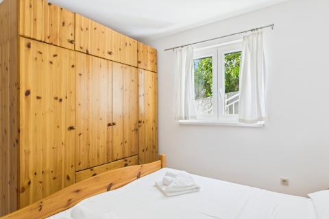 Krk, Njivice – Haus mit Aussicht und 2 Apartments